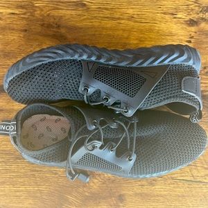 NWOB Steal toe sneakers (unisex)